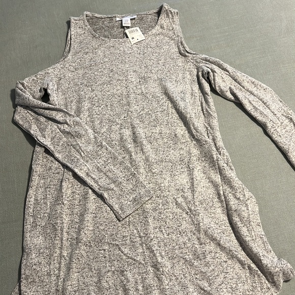 Maternity assortment of shirts! Perfect for fall and winter - Picture 3 of 7